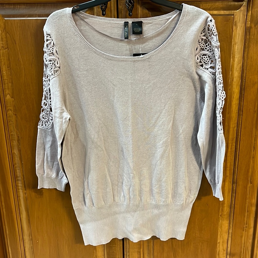 #31 - Nue Options light weight sweater. Size XL